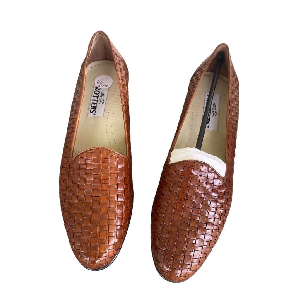 Brown Genuine Leather Women’s Trotters Shoes size 11 Slim